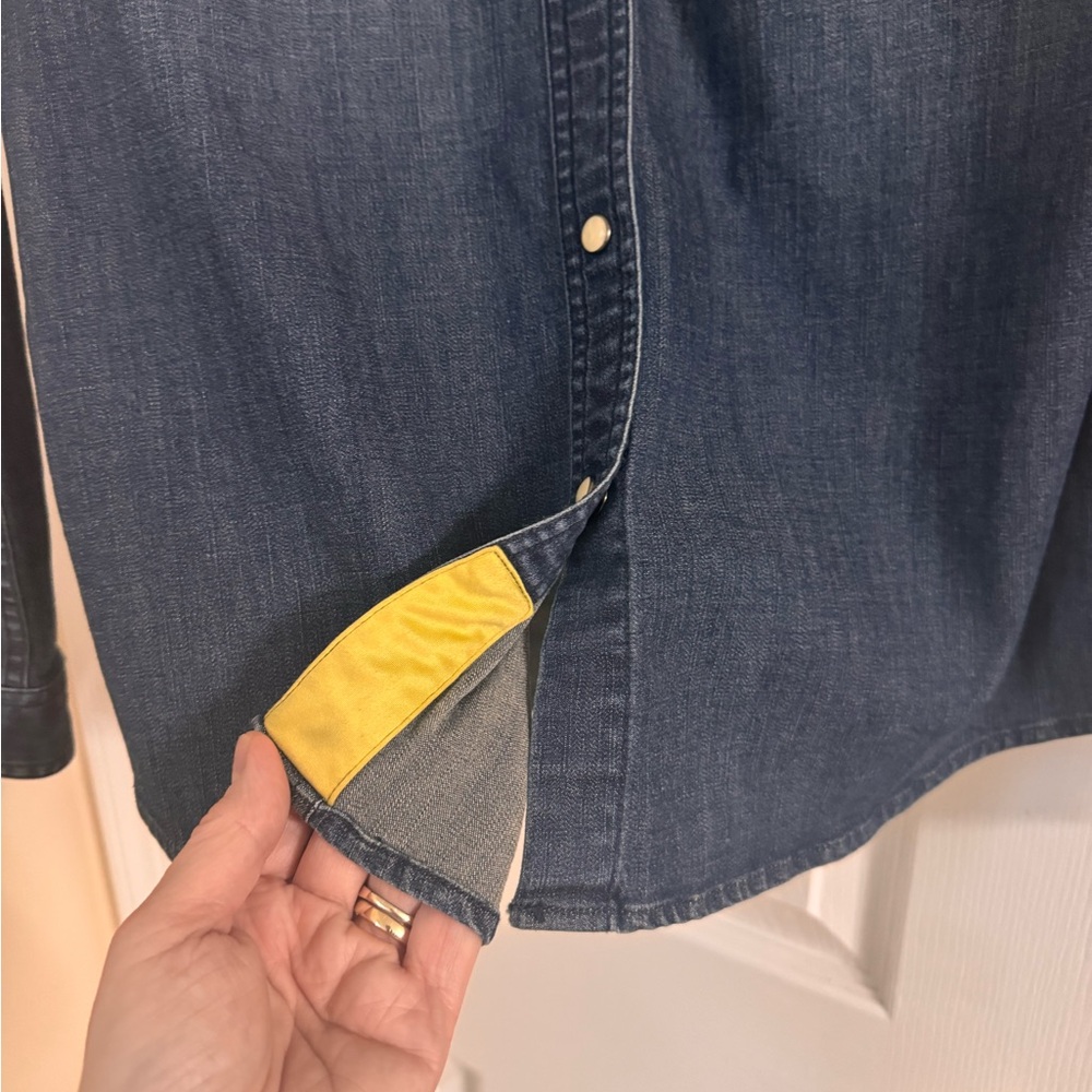 Duluth Trading Co Women’s Denim Pearl Snap Shirt Size Small - Picture 11 of 12